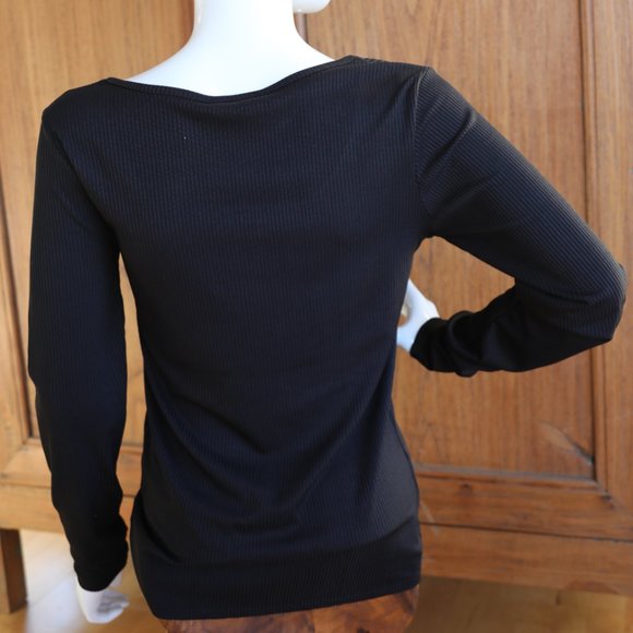 Black ribbed blouse w/lg ringed zipper - Picture 3 of 5